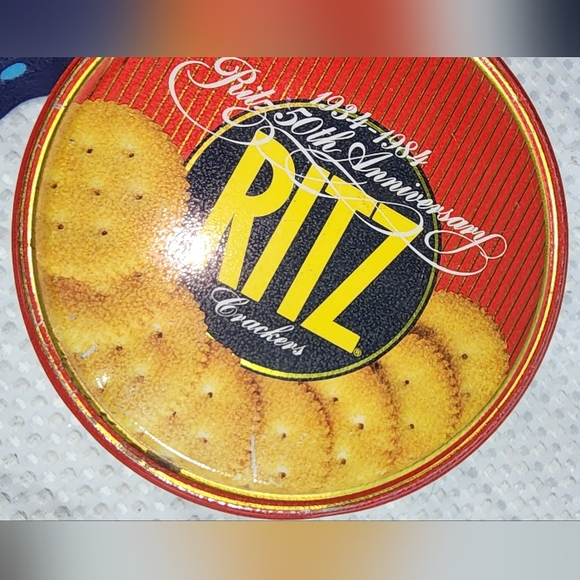 VINTAGE RITZ EUC 1984 ROUND TIN CAN STORAGE KEEPER - Picture 2 of 3